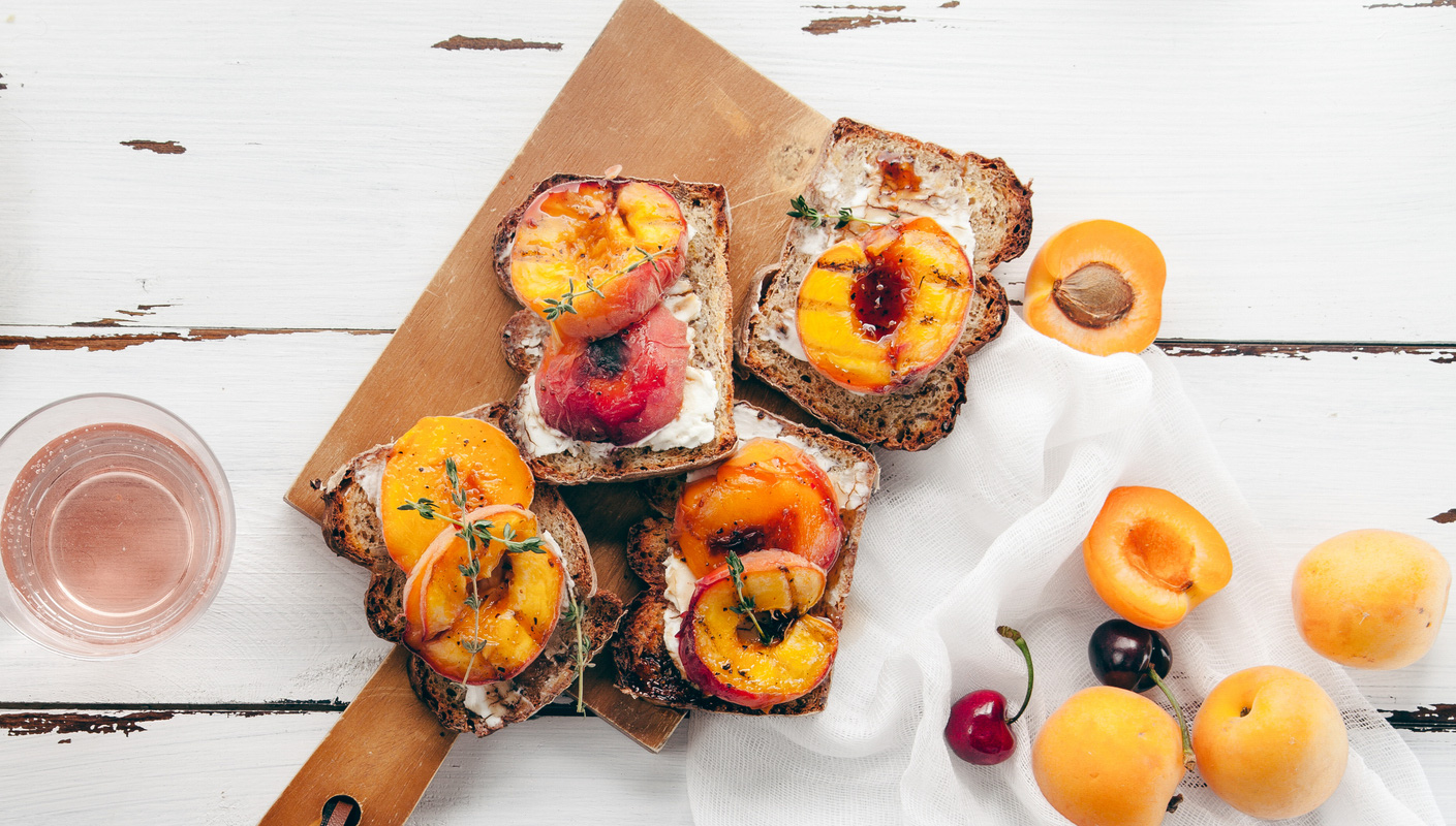 grilled peach sandwich
