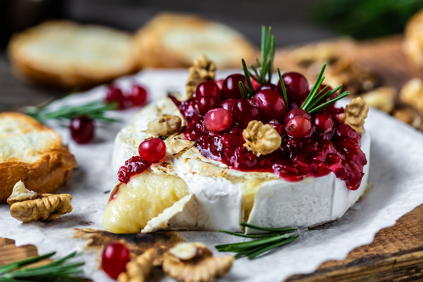 baked brie with fresh rosemary and cranberry sauce