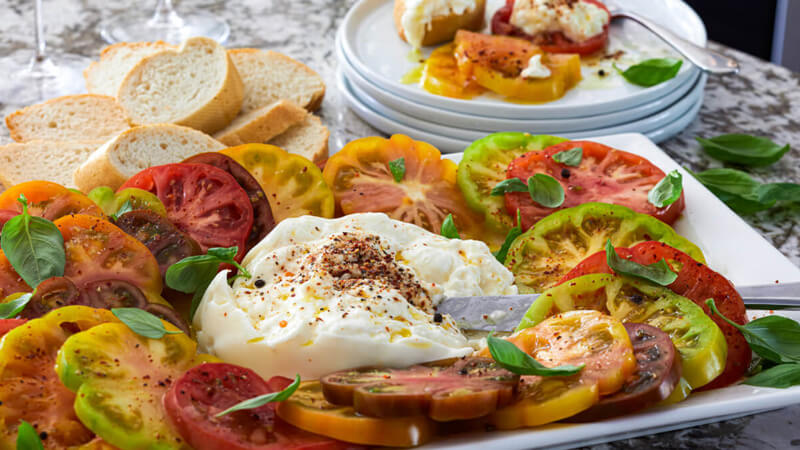 peach and burrata salad