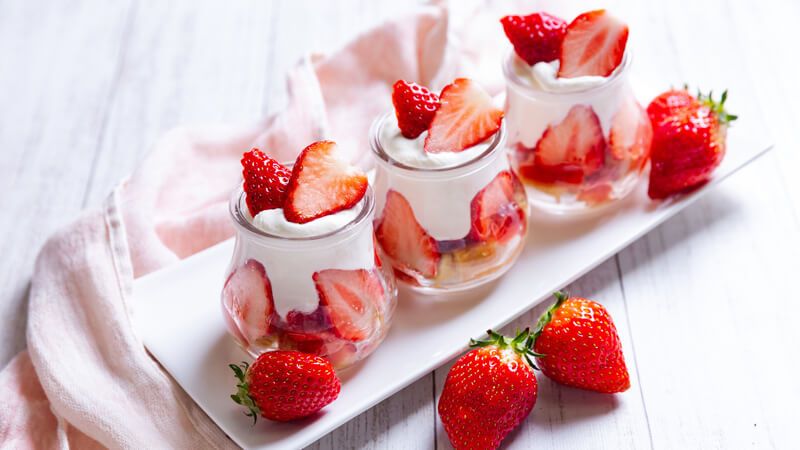 fresh berry tiramisu