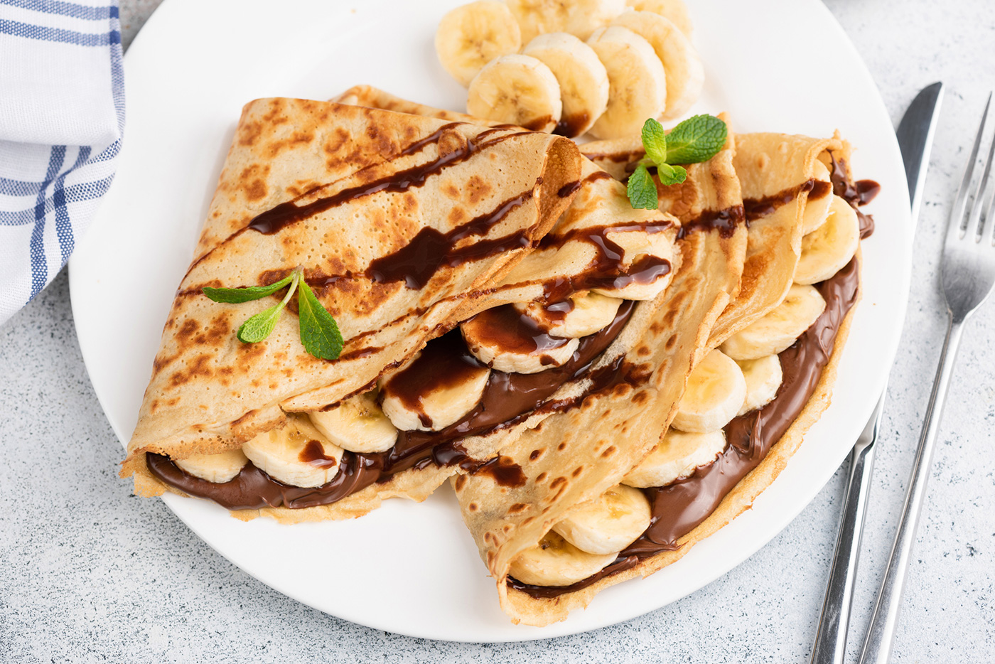 banana and chocolate crêpes