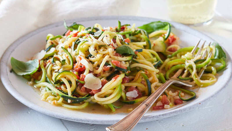 garlic parmesan zucchini noodle pasta